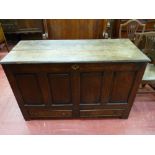 AN ANTIQUE OAK LIDDED COFFER, the twin plank moulded edge lift-off top over four front chamfered