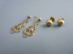 A PAIR OF NINE CARAT GOLD FLAT SHAPED & SCROLLED EARRINGS, 3grms and a pair of eighteen carat gold