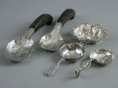 A QUANTITY OF HALLMARKED SILVER/WHITE METAL ITEMS to include a pierced pin dish, Birmingham 1897,