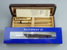 A CASED PARKER FOUNTAIN PEN with yellow metal bark effect style and a fourteen carat gold nib,