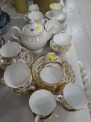 A quantity of English tea ware in three patterns
