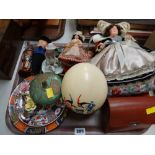 Various tourist dolls, tourist objects etc