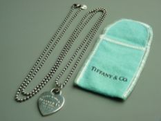 A TIFFANY 925 SILVER BEAD NECKLACE, 85 cms with a 925 silver Tiffany & Co, New York heart shaped