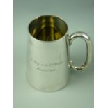 A HALLMARKED SILVER GLASS BOTTOMED PINT TANKARD of plain tapering form with 'C' handle, 12.75 cms