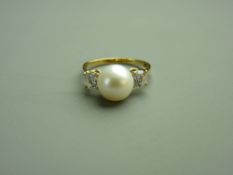 AN EIGHTEEN CARAT GOLD DRESS RING with a large centre pearl and two flanking cubic zircons, 4.2