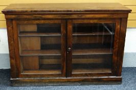 AN EARLY VICTORIAN ROSEWOOD TWO-DOOR GLAZED BOOKCASE having a hinging lid top and with a flanking '