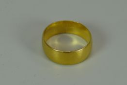 A 22CT YELLOW GOLD WEDDING BAND 5.6gms