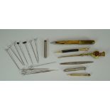 A PARCEL OF PENS & PENCILS etc including a vintage fountain pen/pencil duo, a part yellow metal (