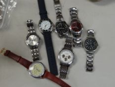 Quantity of mixed gent's wristwatches