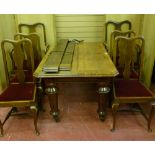 AN EXCELLENT QUALITY LATE EDWARDIAN OAK & CROSSBANDED OBLONG WIND-OUT DINING TABLE on four