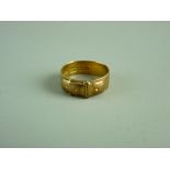 AN EIGHTEEN CARAT GOLD WIDE BUCKLE RING, 4.5 grms, size N/O