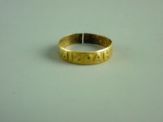 AN EIGHTEEN CARAT GOLD MIZPAH RING, 2 grms