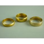 A NINE CARAT GOLD WIDE WEDDING BAND with lined decoration, 3.2 grms, a twenty two carat gold wide