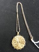 Nine carat gold circular locket with box chain, 11 grms