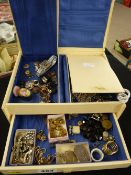 Jewellery case and mixed jewellery contents