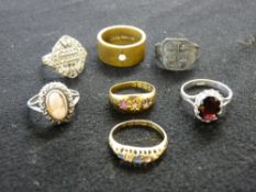 Two, eighteen carat gold dress rings, 5.5 grms and four other rings, total approximately 20 grms