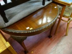 Circular mahogany breakfast table on ball and claw supports