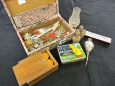 Small lidded box with jewellery contents, small box of draughts etc