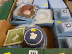 Boxed & unboxed Wedgwood Jasperware items