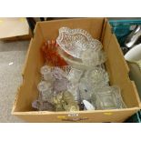 A box of mixed glassware & similar items