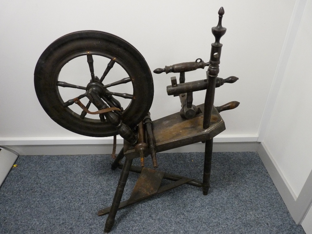 AN ANTIQUE SPINNING WHEEL, 90 cms wide overall (as seen)
