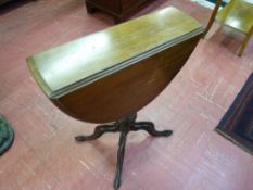 A TWIN FLAP TWIST TOP MAHOGANY OCCASIONAL TABLE on a spiral twist column and four shaped legs, the