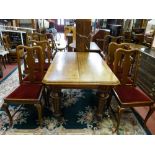 AN EXCELLENT QUALITY LATE EDWARDIAN OAK & CROSSBANDED OBLONG WIND-OUT DINING TABLE on four