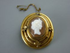 A SMALL OVAL CAMEO BROOCH, head and shoulders of a lady on a triple stepped pinchbeck frame