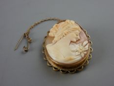 A NINE CARAT GOLD FRAMED OVAL LADY CAMEO BROOCH with safety chain