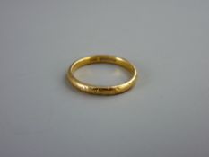 A TWENTY TWO CARAT GOLD NARROW WEDDING BAND, 3.5 grms