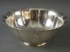 A CIRCULAR SILVER PEDESTAL BOWL, 5 troy ozs, London 1901