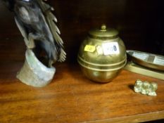 Small parcel of brassware and other ornamental items