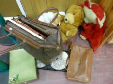 Mixed parcel of items including modern holdall, placemats, soft toys including vintage Superted