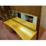 Homeworthy mid 20th Century bedroom suite comprising excellent concave dressing table and two