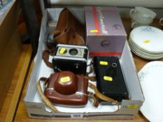 Parcel of vintage cameras and associated equipment