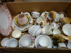 Box of mixed novelty and other china