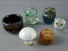 TWO GLASS OWL PAPERWEIGHTS, two items of iridescent glass form, a dump paperweight and a carved