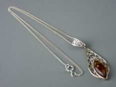 A FINE LINK SILVER NECKLACE with pierced and amber mounted pendant, 27 cms long overall, 3.5 grms