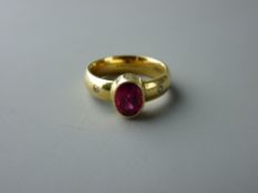 AN EIGHTEEN CARAT GOLD PINK TOURMALINE SOLITAIRE DRESS RING, the oval faceted tourmaline flanked