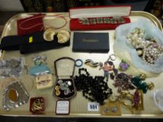 Tray of mainly costume jewellery