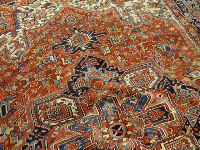 A GOOD VERY LARGE EARLY TWENTIETH CENTURY PERSIAN RUST & COBALT BLUE CARPET, 275 x 385cms - Image 9 of 9