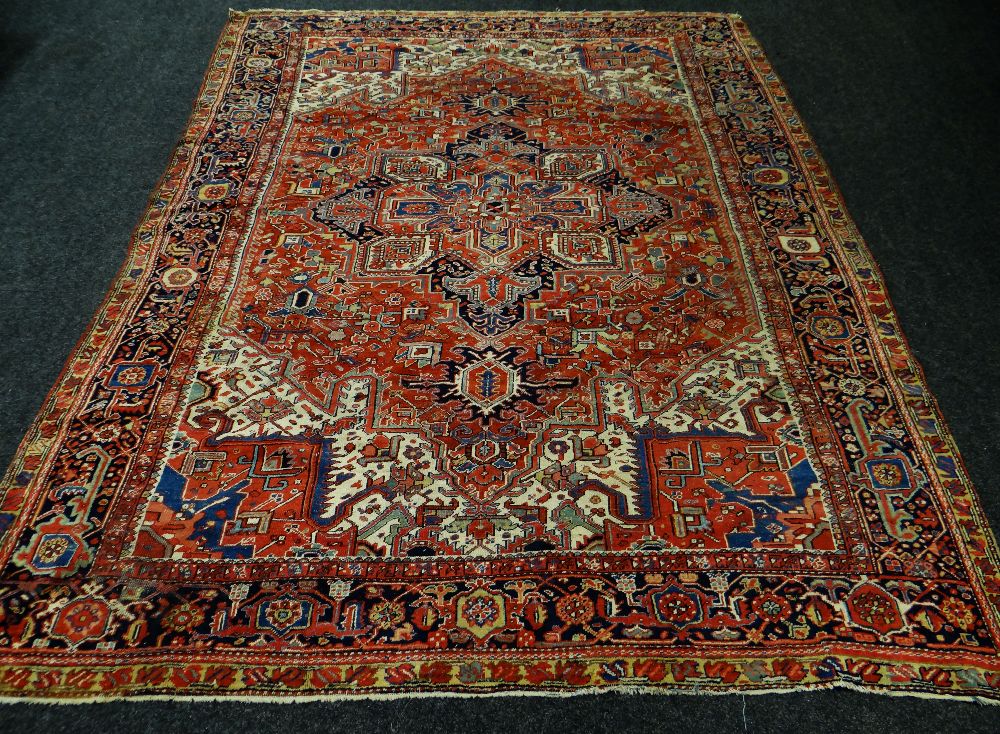 A GOOD VERY LARGE EARLY TWENTIETH CENTURY PERSIAN RUST & COBALT BLUE CARPET, 275 x 385cms