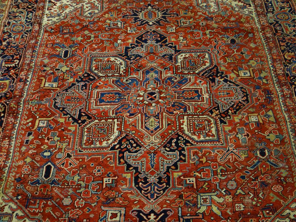 A GOOD VERY LARGE EARLY TWENTIETH CENTURY PERSIAN RUST & COBALT BLUE CARPET, 275 x 385cms - Image 2 of 9