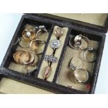 A VINTAGE JEWELLERY BOX & A COLLECTION OF VARIOUS RINGS including an 18k buckle ring, 4.4gms, a
