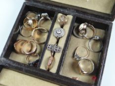 A VINTAGE JEWELLERY BOX & A COLLECTION OF VARIOUS RINGS including an 18k buckle ring, 4.4gms, a