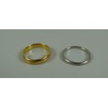 A 22k YELLOW GOLD BAND RING, 5.4gms & a white metal band ring