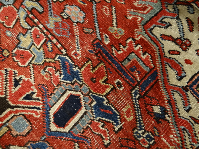 A GOOD VERY LARGE EARLY TWENTIETH CENTURY PERSIAN RUST & COBALT BLUE CARPET, 275 x 385cms - Image 8 of 9