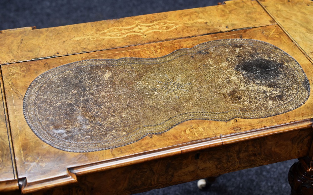 A VICTORIAN BURR WALNUT & MARQUETRY WRITING DESK having a hinging tooled leather top flanked by - Image 7 of 7