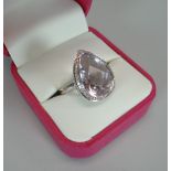 A MODERN 18CT WHITE GOLD ROSE COLOURED GEMSTONE RING