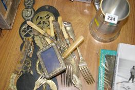 Horse brasses, mixed flatware and a tankard